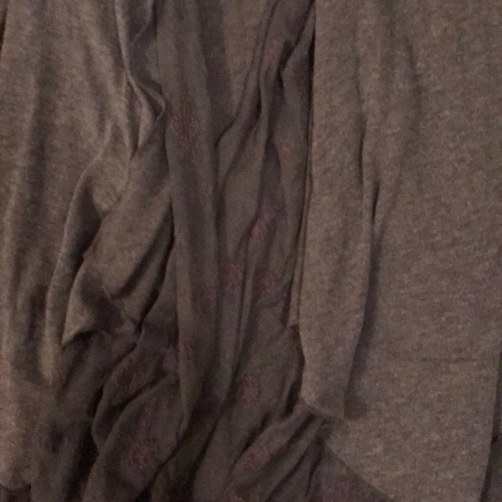 Gray pull over - Picture 3 of 4